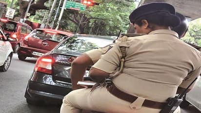 ಬೆಂಗಳೂರು: ಹೆಲ್ಮೆಟ್ ಹಾಕದ ಮಹಿಳಾ ಪಿಎಸ್ಐಗೆ 500 ದಂಡ..!