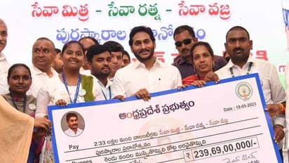 అందుకే బాబుకు కడుపుమంట: వాలంటీర్లకు అవార్డులిచ్చిన సీఎం జగన్