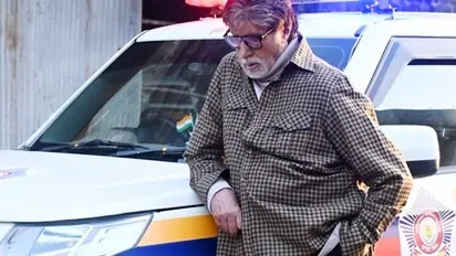 Amitabh Bachchan poses next to Mumbai Police van amid no-helmet controversy, check pictures