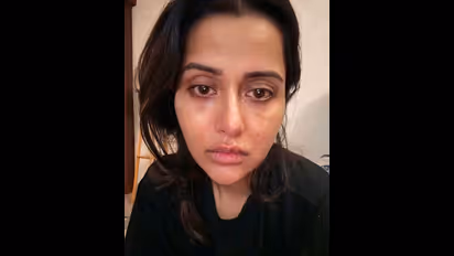 சோகமான முகம்... கண்கள் வீங்கி அழுது கொண்டிருக்கும் புகைப்படத்தை வெளியிட்டு அதிர்ச்சி கொடுத்த பிக்பாஸ் ரைசா!