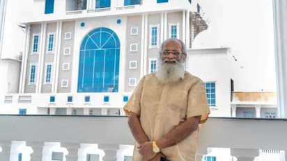 నూతన సచివాలయాన్ని సందర్శించిన రైటర్ విజయేంద్రప్రసాద్.. కేసీఆర్ పై ప్రశంసలు