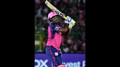 ഒന്നാം സ്ഥാനത്തായിരുന്ന സഞ്ജു ഇപ്പോൾ ആദ്യ 15ൽ പോലുമില്ല, ലോകകപ്പ് ടീമിലെത്താൻ സഞ്ജുവിന് വെല്ലുവിളിയായി പന്തും