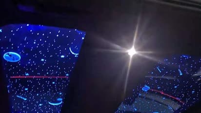 കാറിനുള്ളിലിരുന്ന് നക്ഷത്രമെണ്ണാൻ മോഹമുണ്ടോ? എങ്കില്‍ ഈ കാറുകളിലൊന്ന് വാങ്ങാം!