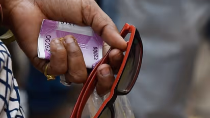 Rs 2000 banknotes withdrawn: What should you do with your notes? RBI answers