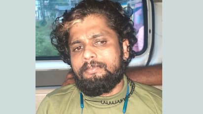 കയ്യിലൊരു പൊതി, വള്ളിക്കുന്നത്തേക്ക് വണ്ടി കാത്തുനിന്നു, പക്ഷെ സഞ്ചുവിനായി എത്തിയത് പൊലീസ് വണ്ടി!