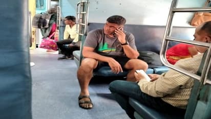 ಚಡ್ಡಿ ಧರಿಸಿ ಸಾಮಾನ್ಯರಂತೆ ರೈಲಿನಲ್ಲಿ ಹೊರಟ ಶಾಸಕ ದರ್ಶನ್ ಪುಟ್ಟಣ್ಣಯ್ಯ