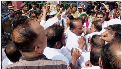 യുഡിഎഫിന്റെ സെക്രട്ടേറിയറ്റ് വളയൽ; സമരക്കാരും പൊലീസും തമ്മിൽ സംഘർഷം, തലസ്ഥാനത്ത് ഗതാഗതനിയന്ത്രണം