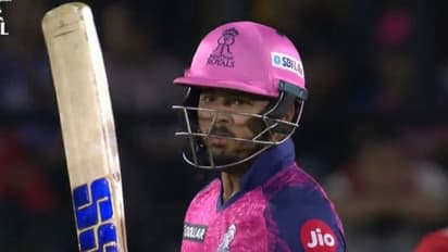  രണ്ട് സിക്സ് അടിച്ചല്ലോ, അപ്പോള്‍ അടുത്ത സീസണിലും ടീമില്‍ ഉറപ്പായി, പരാഗിനെ വെറുതെ വിടാതെ ആരാധകര്‍