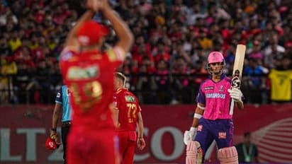 ചെക്കന് തീ, യശസ്വി ജയ്സ്വാളിന് ടീം ഇന്ത്യ അവസരം കൊടുക്കേണ്ട സമയമായി; ശക്തമായി വാദിച്ച് ഗാവസ്കര്