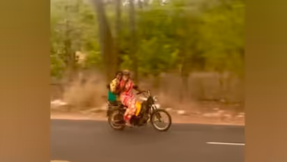 ബൈക്കില് ഉമ്മകളും തന്നു പറന്നു പോകുന്ന സ്ത്രീകള്; കയ്യടിച്ച് സോഷ്യല് മീഡിയ