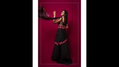 கருப்பு தாவணியில் கண்ணை கட்டும் அழகில் ரம்யா பாண்டியன்! முந்தானையை பறக்க விட்டு மூச்சு முட்ட வைத்த போட்டோஸ்!