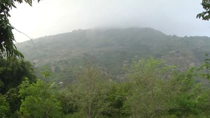 ದುಬಾರಿಯಾಯ್ತು ಚಿಕ್ಕಬಳ್ಳಾಪುರದ ಸ್ಕಂದಗಿರಿ ಬೆಟ್ಟ ಪ್ರವೇಶ: ಚಾರಣಿಗರ ಆಕ್ರೋಶ