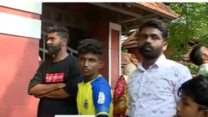 കേരള ബ്ലാസ്റ്റേഴ്സ് സെലക്ഷൻ ട്രയൽസ് നടക്കുന്ന സ്കൂളിന്‍റെ ഗേറ്റ് പൂട്ടി പി വി ശ്രീനിജന്‍ എംഎല്‍എ