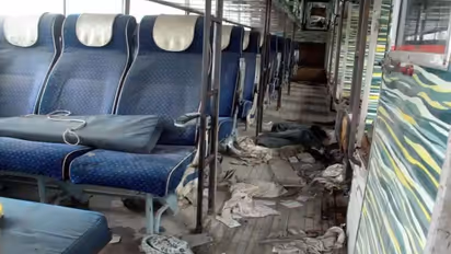 തിരുവനന്തപുരത്ത് ബസിനുള്ളിൽ മൃതദേഹം, ഞെട്ടലോടെ നാട്ടുകാർ; പൊലീസ് സ്ഥലത്ത്, അന്വേഷണം