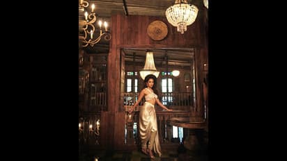 ముందుకు వంగి పరువాల విందు వడ్డిస్తున్న శోభిత దూళిపాల, చాలీ చాలని జాకెట్ తో రచ్చ చేస్తోన్నబ్యూటీ