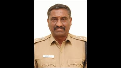 மூன்று மத குருமார்கள் மத்தியில் மகளின் திருமணத்தை நடத்தும் டி.எஸ்.பி..! திருமண பத்திரிகை வைரல்..!