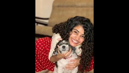 Anupama:  మేకప్‌ లేకుండా రియల్‌ అందం చూపించిన అనుపమా పరమేశ్వరన్‌.. పెట్‌తో చిలిపి పోజులిస్తూ హంటింగ్‌ 