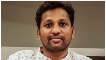 "ഉത്തരേന്ത്യ കേരളത്തിലേക്ക് നടന്നുവന്നിരിക്കുന്നു": തിരക്കഥാകൃത്ത് ഷാജികുമാറിന്‍റെ പോസ്റ്റ് ശ്രദ്ധേയമാകുന്നു