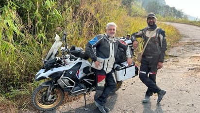 ரூ.15 லட்சம் மதிப்புள்ள BMW பைக்கை கிஃப்டாக கொடுத்த அஜித்.. AK விடம் பரிசுபெற்ற அந்த லக்கி நபர் யார் தெரியுமா?