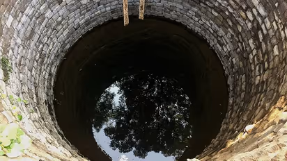 விபத்தில் உயிரிழந்த காதலன்; துக்கம் தாங்காமல் 11ம் வகுப்பு மாணவி எடுத்த விபரீத முடிவு - வேலூரில் பரபரப்பு