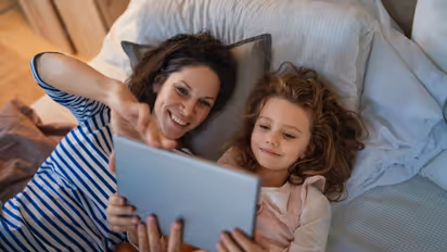 Here are 7 advantages of reading E-books over printed books