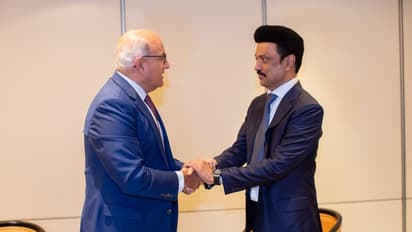  கெத்தாக கோட் சூட் போட்டு! தலையில் கேப்புடன் கோமாட்சு நிறுவனத்தை பார்வையிட்ட முதலமைச்சர் ஸ்டாலின்..!