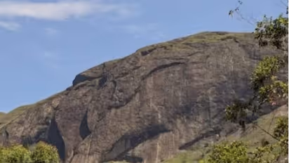 മലയിൽ കുടുങ്ങിയത് കരുവാരക്കുണ്ട് സ്വദേശികൾ, കണ്ടെത്തി; തിരിച്ചിറക്കാൻ ശ്രമം തുടങ്ങി