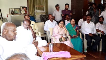 ಸೋತಿದ್ದಕ್ಕೆ ಎದೆಗುಂದಬೇಕಿಲ್ಲ: ಶಾಸಕರಿಗೆ ಧೈರ್ಯ ತುಂಬಿದ ಎಚ್‌.ಡಿ.ದೇವೇಗೌಡ