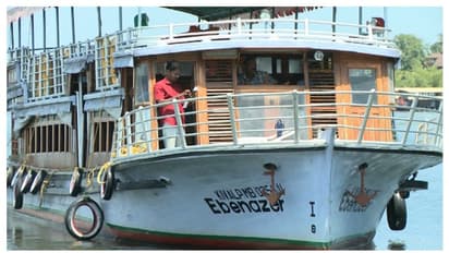 മുപ്പത് പേർ കയറേണ്ട ബോട്ടിൽ 68 പേർ; ആലപ്പുഴയിൽ ബോട്ട് കസ്റ്റഡിയിൽ