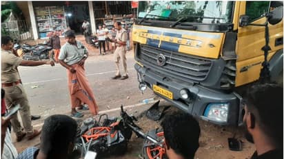 ഒരു ഡ്യൂക്കിൽ മൂന്നുപേർ, നൊടിയിടയിൽ ടോറസ് ലോറിയിലിടിച്ചു; കോട്ടയത്ത് കണ്ണീരായി യുവാക്കളുടെ മരണം