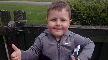 നാലുവയസുകാരന് പിറന്നാൾ സമ്മാനം വാങ്ങാൻ അമ്മ നൽകിയ പണം നഷ്ടപ്പെട്ടു, അപരിചിതയായ സ്ത്രീ ചെയ്തത്...