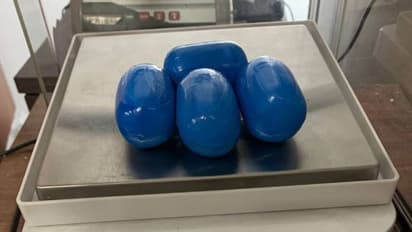 ഗുളിക രൂപത്തിൽ ശരീരത്തിൽ ഒളിപ്പിച്ച് സ്വർണം കടത്തി, രണ്ട് ശ്രീലങ്കൻ സ്വദേശികൾ നെടുമ്പാശേരിയിൽ പിടിയിൽ