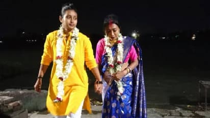 പാരമ്പര്യചടങ്ങുകൾ പ്രകാരം വിവാഹിതരായി സ്വവർഗാനുരാഗികളായ യുവതികൾ, സ്നേഹമാണ് എല്ലാത്തിലും വലുതെന്നും യുവതികൾ