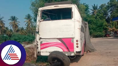 ಚಳ್ಳಕೆರೆ: ರೈಲ್ವೆ ಸೇತುವೆಗೆ ಖಾಸಗಿ ಬಸ್ ಡಿಕ್ಕಿ; 25ಕ್ಕೂ ಹೆಚ್ಚು ಪ್ರಯಾಣಿಕರಿಗೆ ಗಾಯ!