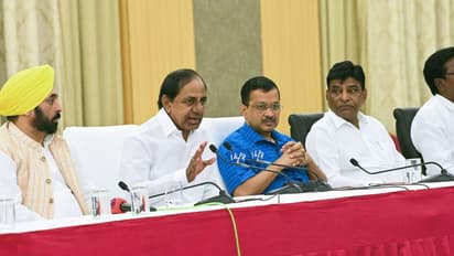 ಮೋದಿಯನ್ನು ಕ್ಷಮೆಯ ವ್ಯಾಪಾರಿ ಎಂದ ತೆಲಂಗಾಣ ಸಿಎಂ ಕೆಸಿಆರ್‌: ಕೇಜ್ರಿವಾಲ್‌ಗೆ ಬೆಂಬಲ ಘೋಷಿಸಿ ಪ್ರಧಾನಿಗೆ ಕಟುಟೀಕೆ