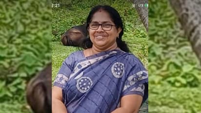 വിരമിക്കാൻ മൂന്ന് ദിവസം ബാക്കി, സൽക്കാര ചടങ്ങിൽ പങ്കെടുക്കാനെത്തിയ അധ്യാപിക കുഴഞ്ഞു വീണു മരിച്ചു