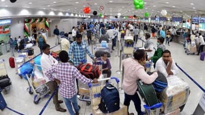 'മലയാളികളായ പ്രവാസികൾക്ക് ഇത് കനത്ത ആഘാതം'; ഇടപെടൽ ആവശ്യപ്പെട്ട് കേന്ദ്രമന്ത്രിക്ക് മുഖ്യമന്ത്രി കത്തയച്ചു