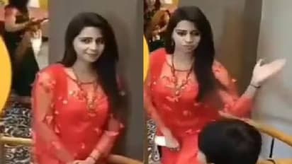 Viral video: സെൽഫിക്കിടെ ഫ്രെയിമിൽ കയറിവന്നു, യുവതി കുട്ടിയോട് ചെയ്തത്, വിമർശിച്ച് സോഷ്യൽമീഡിയ