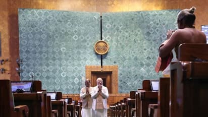 செங்கோலை வைப்பதற்கு முன்பு யோசித்த பிரதமர் மோடி.! ஆதீனங்கள் ஆச்சர்யம் - இதை நோட் பண்ணிங்களா!