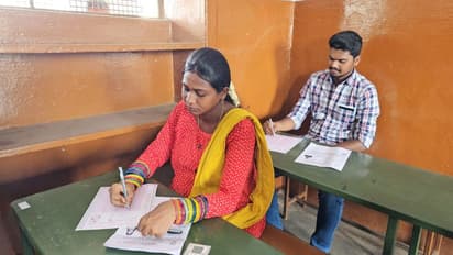 Civil service exam : கோவையில் தேர்வை எதிர்கொள்ளும் 9 மாத கர்ப்பிணி பெண்