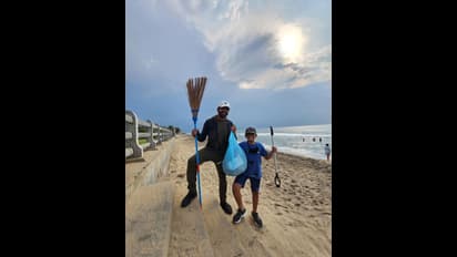 மகனுடன் சேர்ந்து கடற்கரையை சுத்தம் செய்த அருண்விஜய்... ரியல் ஹீரோ என பாராட்டும் ரசிகர்கள்