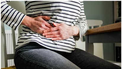 World Ovarian Cancer Day 2025 :  അണ്ഡാശയ ക്യാൻസറിന്റെ പ്രധാനപ്പെട്ട എട്ട് ലക്ഷണങ്ങൾ 