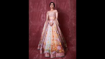 அடேங்கப்பா ஓப்பன் நெக்? கழண்டு விழுந்துட போகுது... டாப் ஆங்கிளில் தாறுமாறு பண்ணும் கீர்த்தி சுரேஷ்!