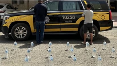 18 കുപ്പി മദ്യം കൈവശം വെച്ചിരുന്ന രണ്ട് പ്രവാസികളെ പൊലീസ് അറസ്റ്റ് ചെയ്തു