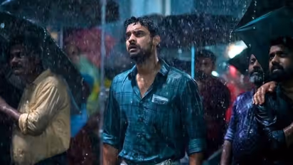 കേരളത്തില്‍ 25-ാം ദിനവും 265 തിയറ്ററുകളില്‍ '2018'; കളക്ഷന്‍ പുറത്തുവിട്ട് നിര്‍മ്മാതാക്കള്‍