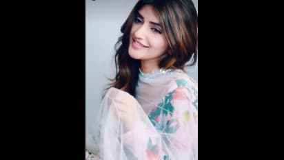 శ్రీలీలా నవ్విందంటే పునకాలే.. ‘ధమకా’ బ్యూటీ ఇంత అందంగా మెరిస్తే చూపు తిప్పుకోగలమా..