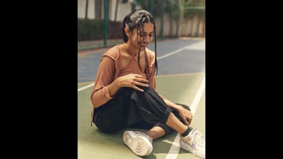 నడి రోడ్లపై నిహారిక కిల్లర్‌ పోజులు.. వామ్మో మెగా డాటర్‌ ఇలా రెచ్చిపోతుందేంటి?.. నెటిజన్లు షాకింగ్‌ పోస్టులు..