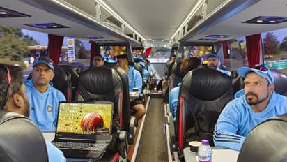 இங்கிலாந்தில் பஸ்ல போய்க்கொண்டே ஐபிஎல் இறுதிப் போட்டி பார்க்கும் இந்திய வீரர்கள்!