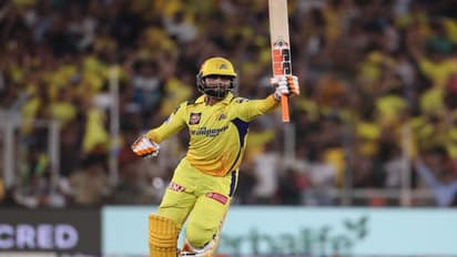 15 ஆண்டுகளுக்குப் பிறகு ஐபிஎல் ஃபைனலில் கடைசி பந்தில் வெற்றி பெற்ற சிஎஸ்கே!