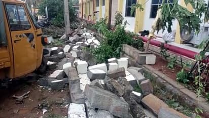 ಬೆಂಗ್ಳೂರಲ್ಲಿ ವರುಣನ ಅಬ್ಬರ: ಕಾಂಪೌಂಡ್‌ ಕುಸಿದು 10 ಬೈಕ್‌ಗಳಿಗೆ ಹಾನಿ